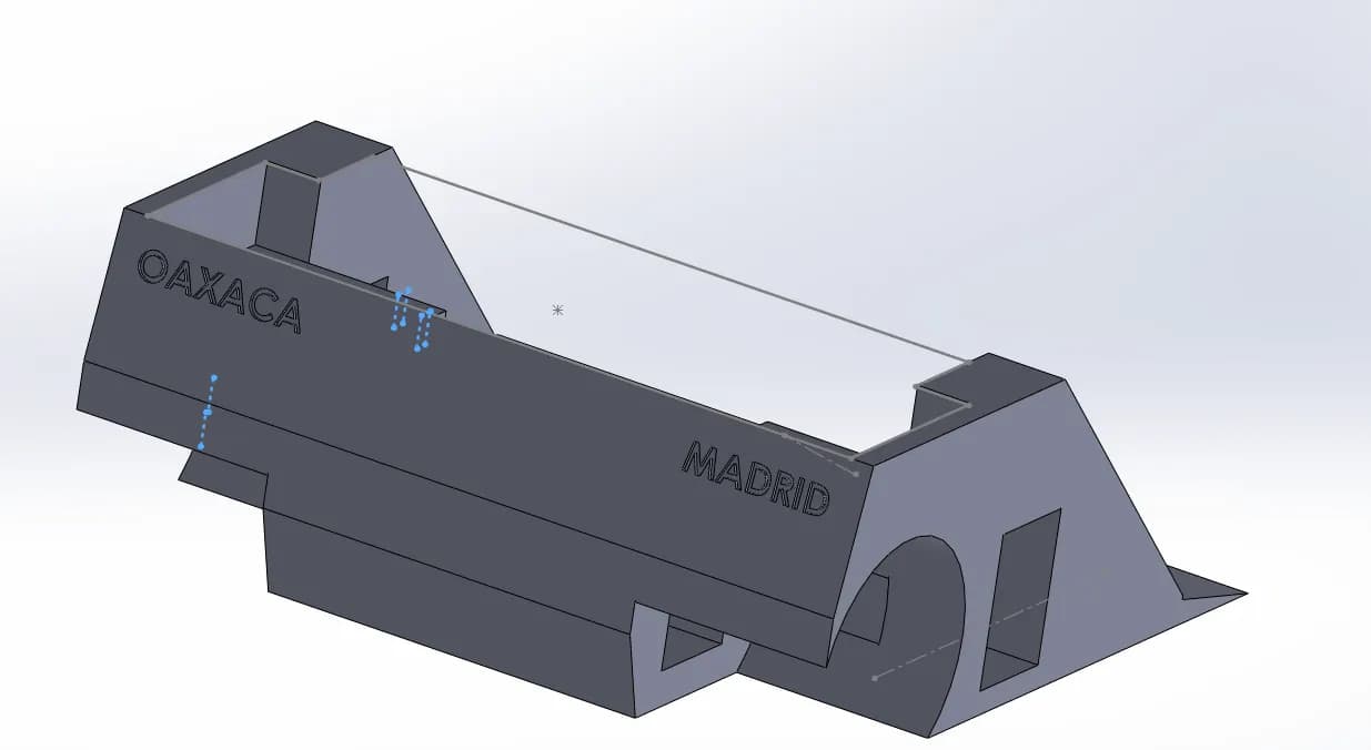 Diseño CAD de un minisumo en cuña con las palabras Oaxaca y Madrid grabadas en los laterales